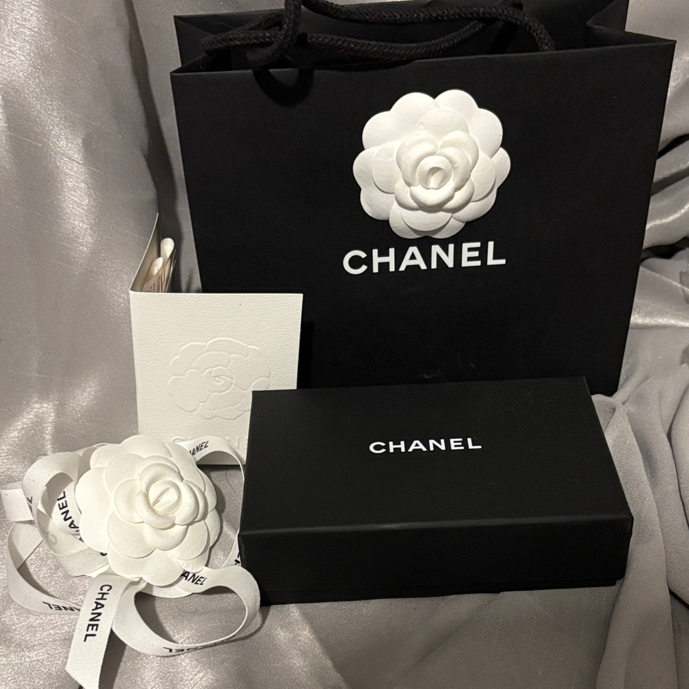 Chanel C Star card holder NWT - Picture 3 of 12